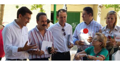 Francisco G. Felices, señalado con un punto rojo, junto a la dirección del PSOE de Almeria. Foto : Facebook